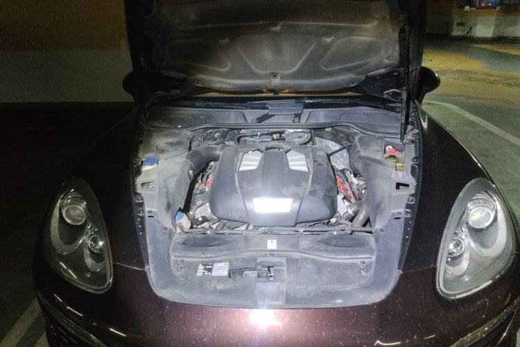 Used Porsche Cayenne 2014 Cayenne Platinum Edition 3.0T Engine Bay