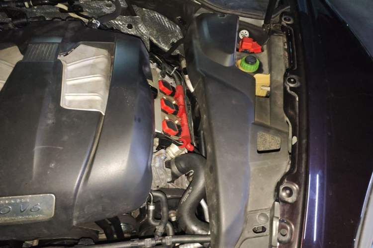 Used Porsche Cayenne 2014 Cayenne Platinum Edition 3.0T Engine Bay Left