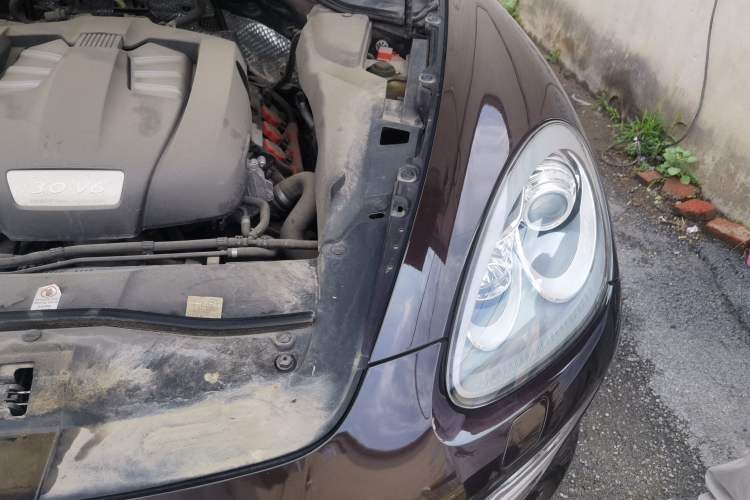 Used Porsche Cayenne 2014 Cayenne Platinum Edition 3.0T Engine Bay Left