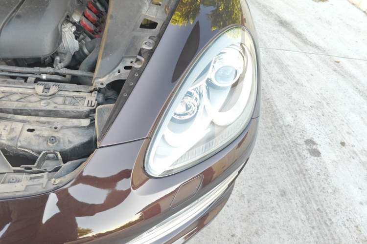 Used Porsche Cayenne 2014 Cayenne Platinum Edition 3.0T Engine Bay Left