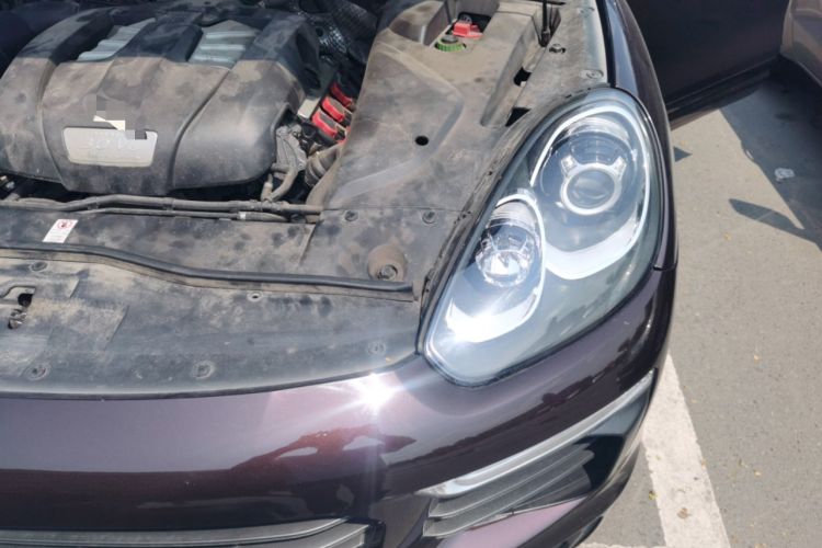 Used Porsche Cayenne 2014 Cayenne Platinum Edition 3.0T Engine Bay Left