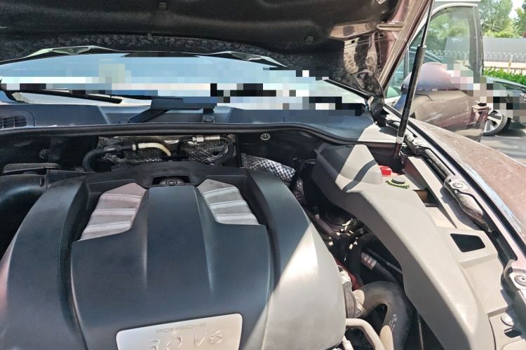 Used Porsche Cayenne 2014 Cayenne Platinum Edition 3.0T Engine Bay Left