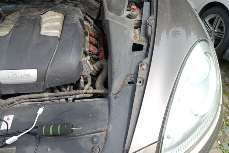 Used Porsche Cayenne 2014 Cayenne Platinum Edition 3.0T Engine Bay Left