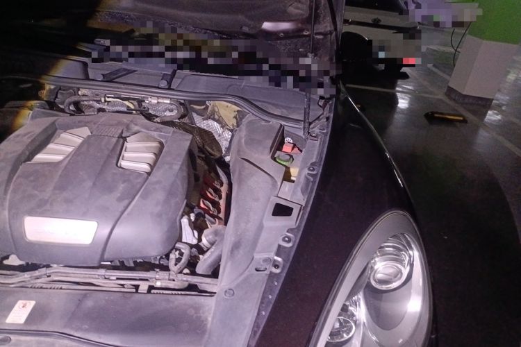 Used Porsche Cayenne 2014 Cayenne Platinum Edition 3.0T Engine Bay Left