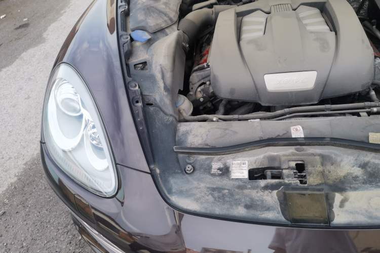 Used Porsche Cayenne 2014 Cayenne Platinum Edition 3.0T Engine Bay Right