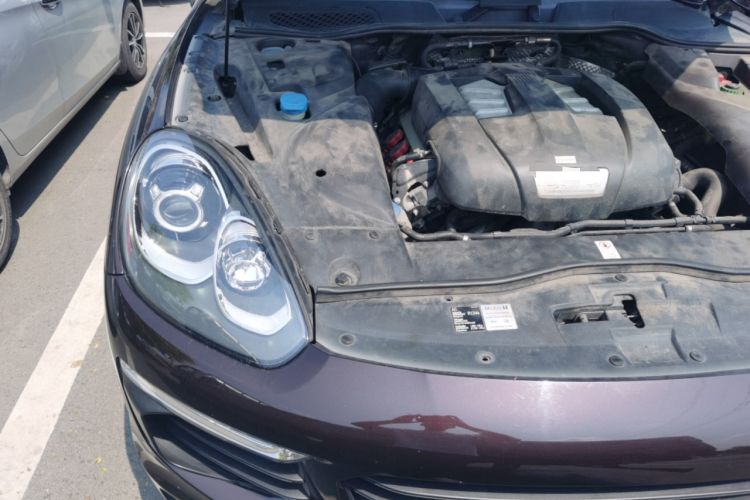 Used Porsche Cayenne 2014 Cayenne Platinum Edition 3.0T Engine Bay Right