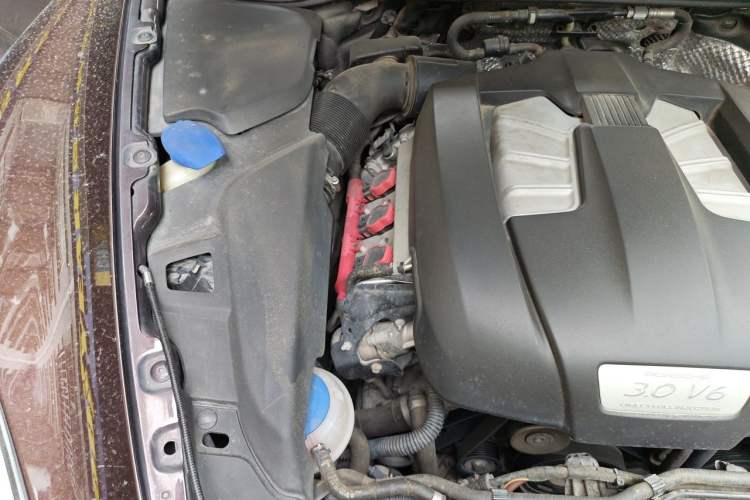 Used Porsche Cayenne 2014 Cayenne Platinum Edition 3.0T Engine Bay Right