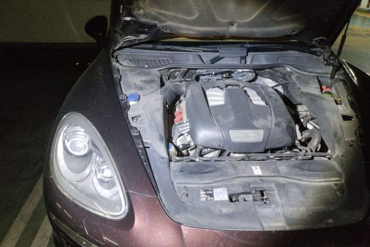 Used Porsche Cayenne 2014 Cayenne Platinum Edition 3.0T Engine Bay Right