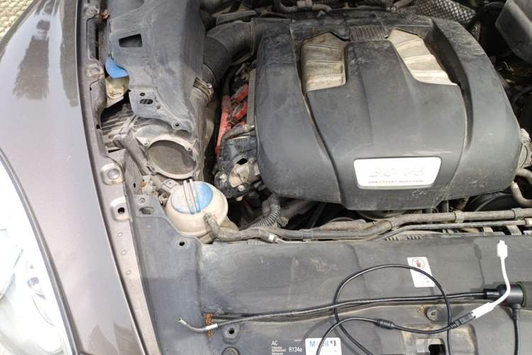 Used Porsche Cayenne 2014 Cayenne Platinum Edition 3.0T Engine Bay Right