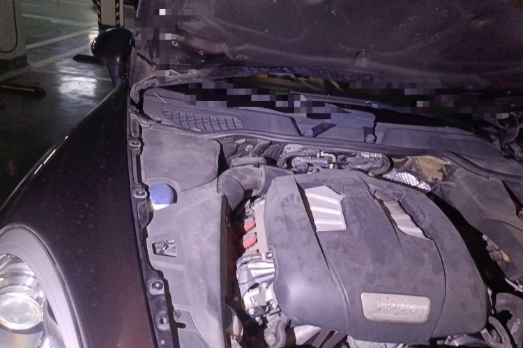 Used Porsche Cayenne 2014 Cayenne Platinum Edition 3.0T Engine Bay Right