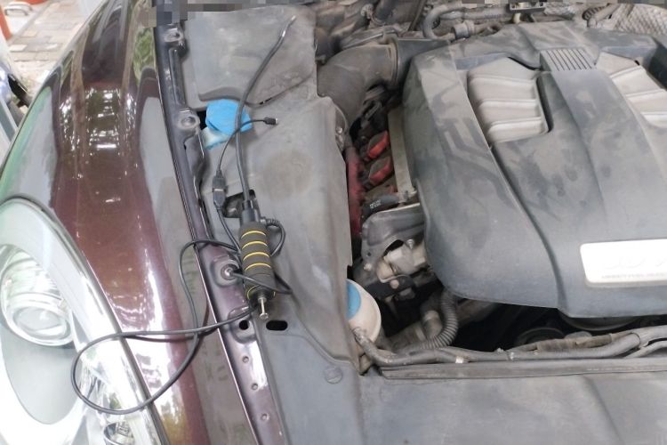 Used Porsche Cayenne 2014 Cayenne Platinum Edition 3.0T Engine Bay Right