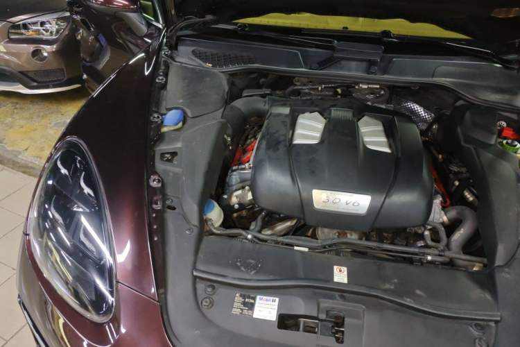 Used Porsche Cayenne 2014 Cayenne Platinum Edition 3.0T Engine Bay Right