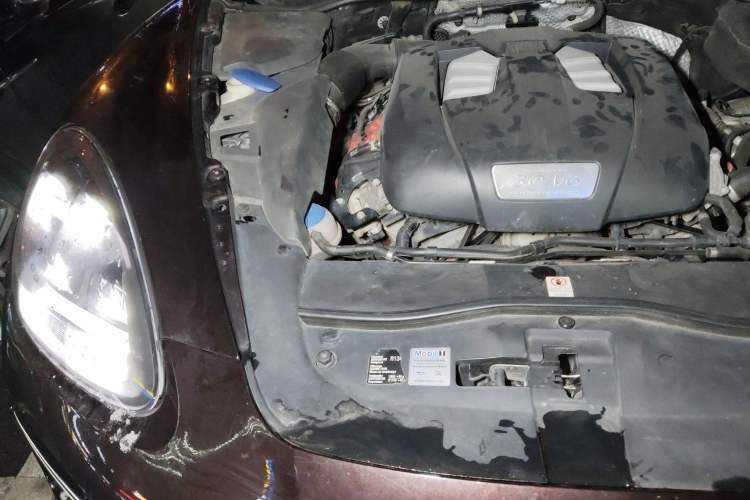 Used Porsche Cayenne 2014 Cayenne Platinum Edition 3.0T Engine Bay Right