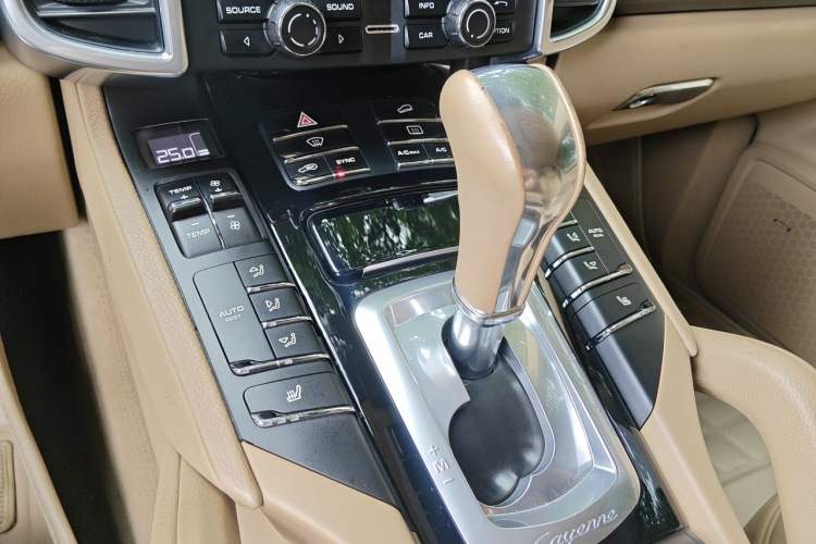 Used Porsche Cayenne 2014 Cayenne Platinum Edition 3.0T Gear Lever