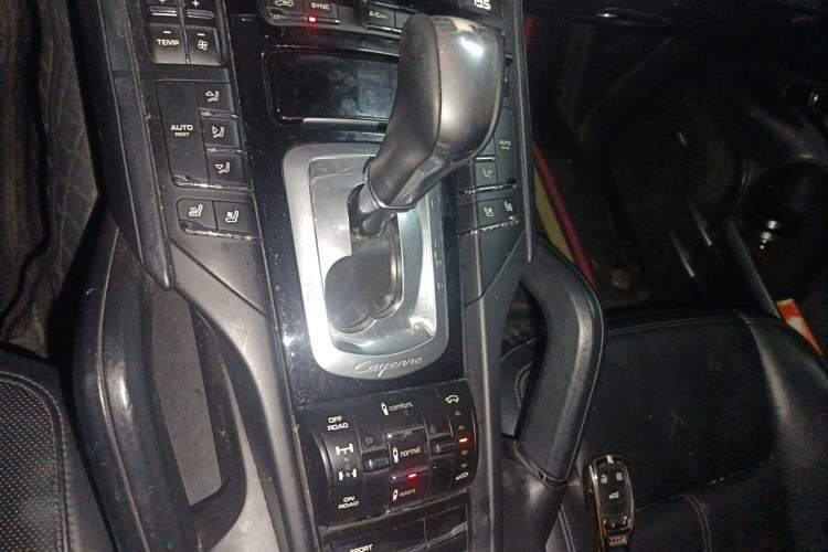 Used Porsche Cayenne 2014 Cayenne Platinum Edition 3.0T Gear Lever