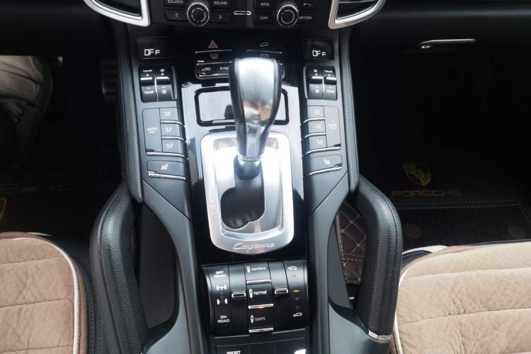 Used Porsche Cayenne 2014 Cayenne Platinum Edition 3.0T Gear Lever