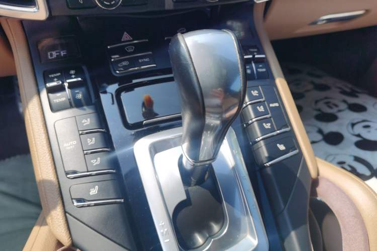 Used Porsche Cayenne 2014 Cayenne Platinum Edition 3.0T Gear Lever