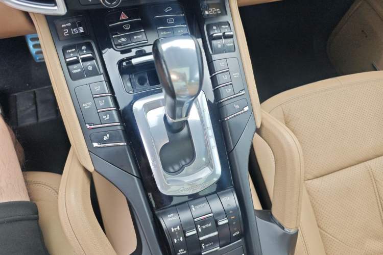 Used Porsche Cayenne 2014 Cayenne Platinum Edition 3.0T Gear Lever