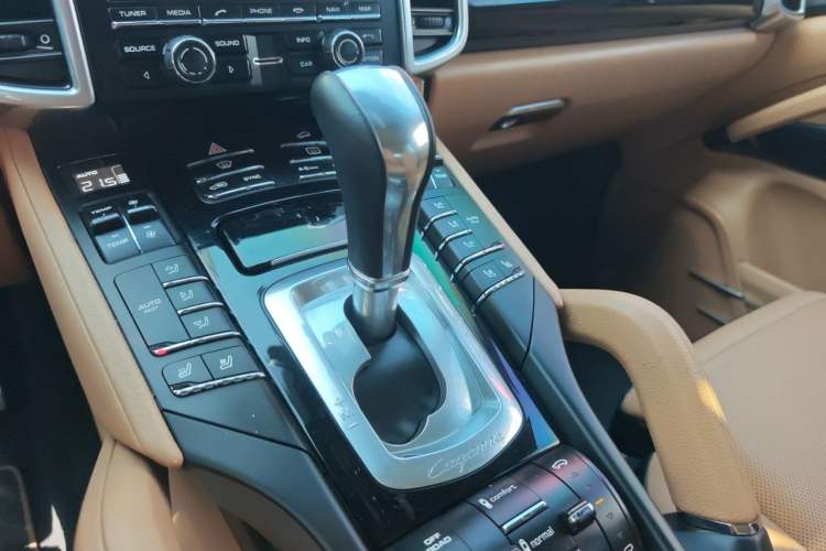 Used Porsche Cayenne 2014 Cayenne Platinum Edition 3.0T Gear Lever