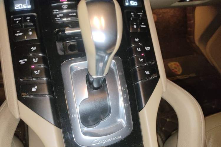 Used Porsche Cayenne 2014 Cayenne Platinum Edition 3.0T Gear Lever