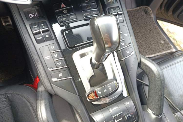 Used Porsche Cayenne 2014 Cayenne Platinum Edition 3.0T Gear Lever
