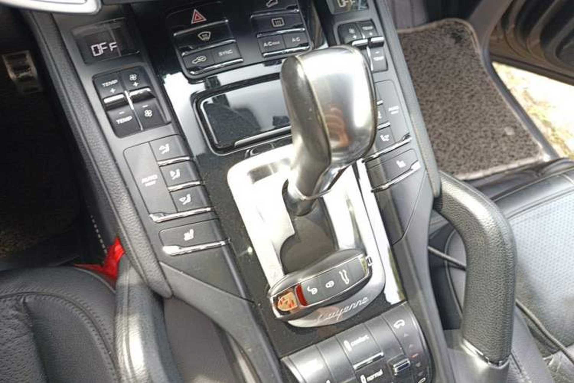 Used Porsche Cayenne 2014 Cayenne Platinum Edition 3.0T Gear Lever