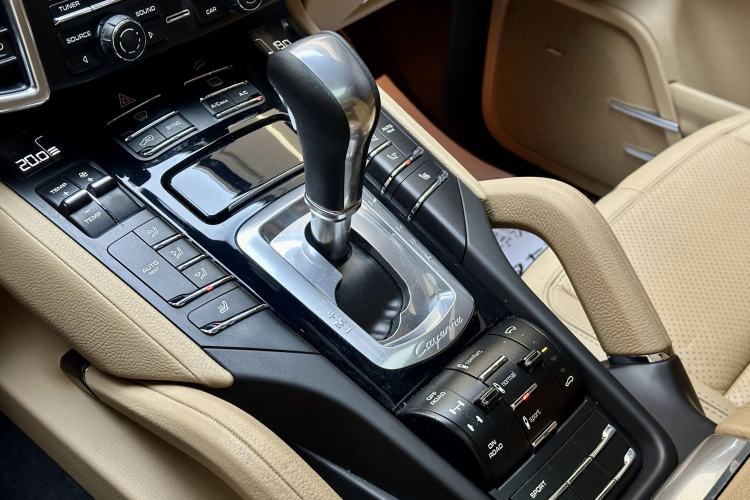 Used Porsche Cayenne 2014 Cayenne Platinum Edition 3.0T Gear Lever