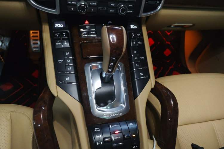 Used Porsche Cayenne 2014 Cayenne Platinum Edition 3.0T Gear Lever
