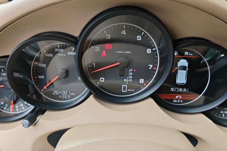 Used Porsche Cayenne 2014 Cayenne Platinum Edition 3.0T Instrument Cluster