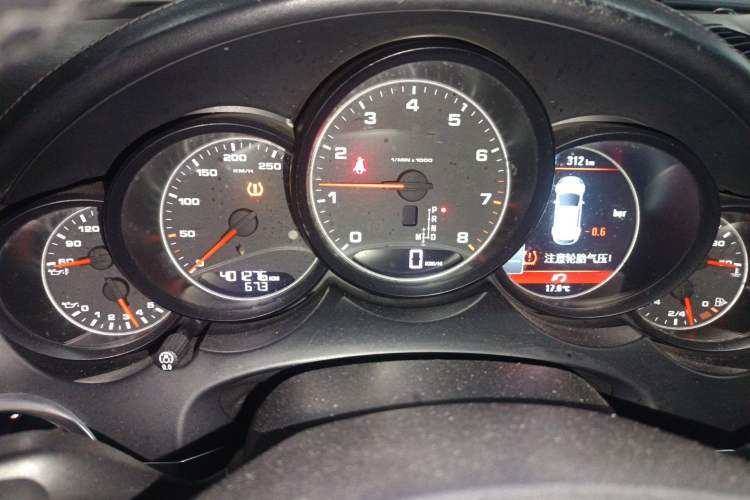 Used Porsche Cayenne 2014 Cayenne Platinum Edition 3.0T Instrument Cluster