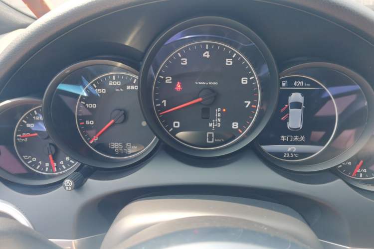 Used Porsche Cayenne 2014 Cayenne Platinum Edition 3.0T Instrument Cluster