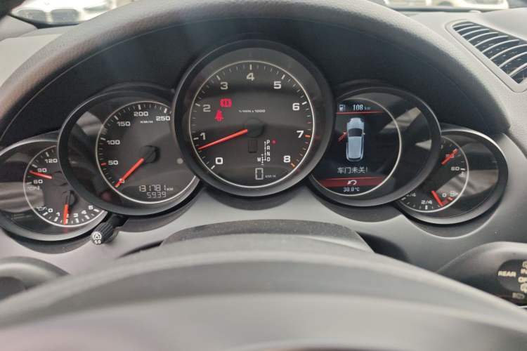 Used Porsche Cayenne 2014 Cayenne Platinum Edition 3.0T Instrument Cluster