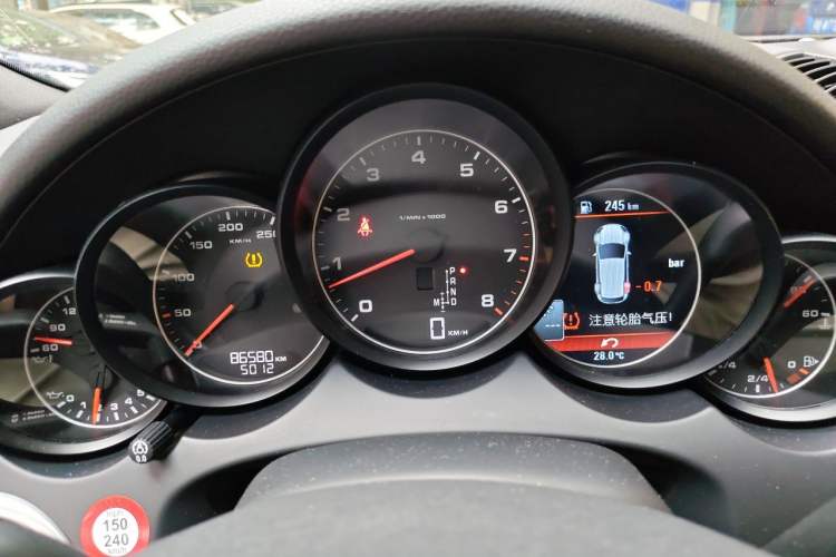 Used Porsche Cayenne 2014 Cayenne Platinum Edition 3.0T Instrument Cluster