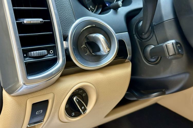 Used Porsche Cayenne 2014 Cayenne Platinum Edition 3.0T Interior 11