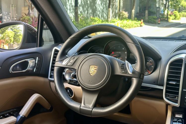 Used Porsche Cayenne 2014 Cayenne Platinum Edition 3.0T Interior 13