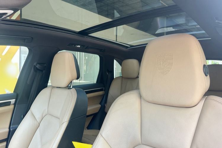 Used Porsche Cayenne 2014 Cayenne Platinum Edition 3.0T Interior 14