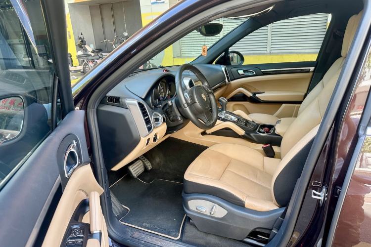 Used Porsche Cayenne 2014 Cayenne Platinum Edition 3.0T Interior 15