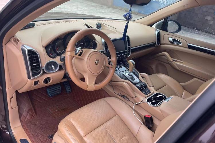 Used Porsche Cayenne 2014 Cayenne Platinum Edition 3.0T Interior 2