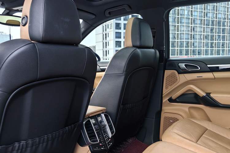 Used Porsche Cayenne 2014 Cayenne Platinum Edition 3.0T Interior 3