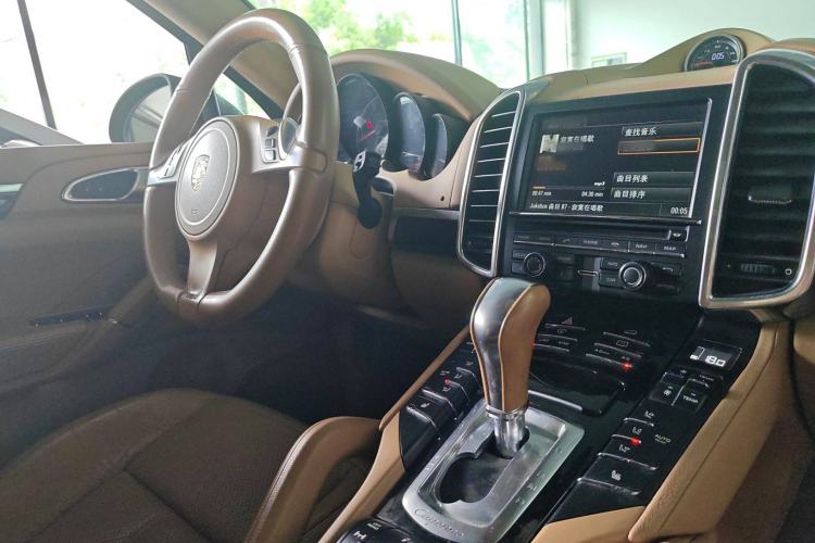 Used Porsche Cayenne 2014 Cayenne Platinum Edition 3.0T Interior 4