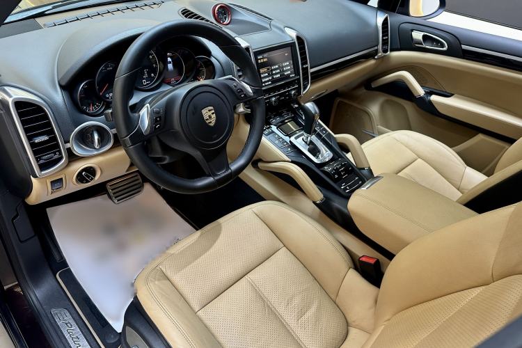 Used Porsche Cayenne 2014 Cayenne Platinum Edition 3.0T Interior 4