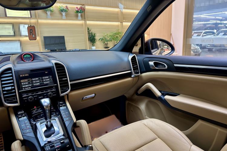 Used Porsche Cayenne 2014 Cayenne Platinum Edition 3.0T Interior 6