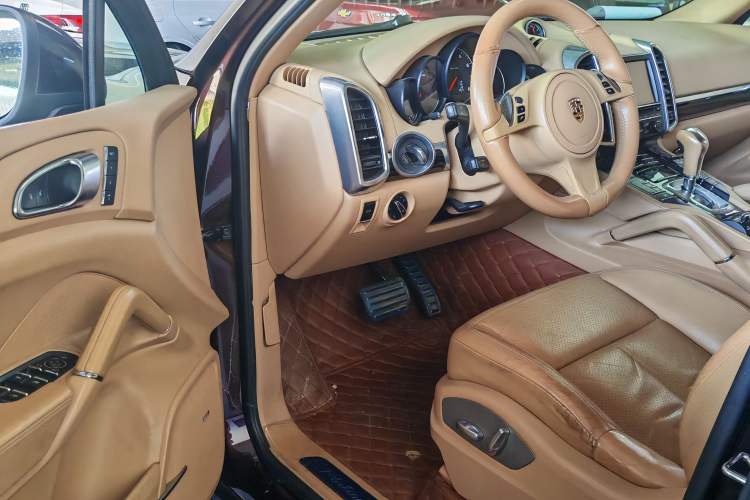 Used Porsche Cayenne 2014 Cayenne Platinum Edition 3.0T Interior 7