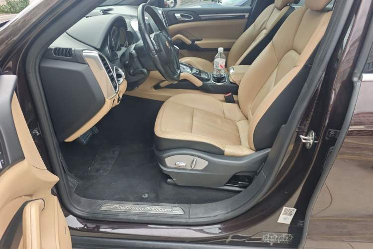 Used Porsche Cayenne 2014 Cayenne Platinum Edition 3.0T Left Front Seat