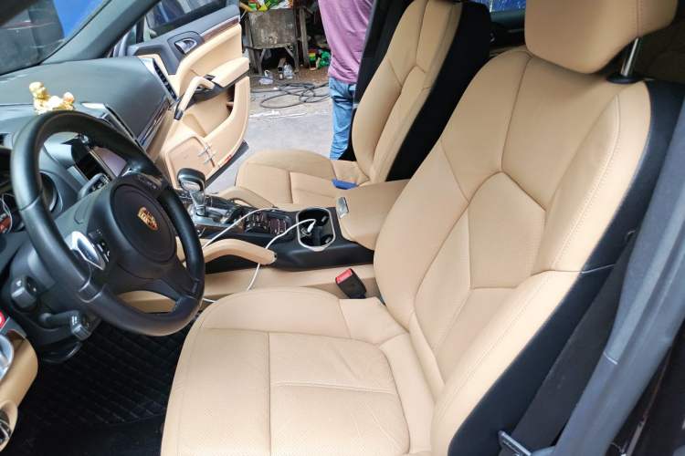 Used Porsche Cayenne 2014 Cayenne Platinum Edition 3.0T Left Front Seat