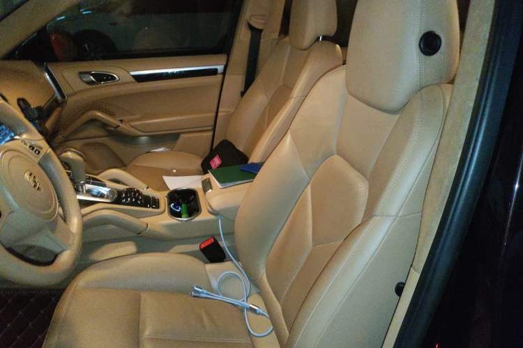 Used Porsche Cayenne 2014 Cayenne Platinum Edition 3.0T Left Front Seat