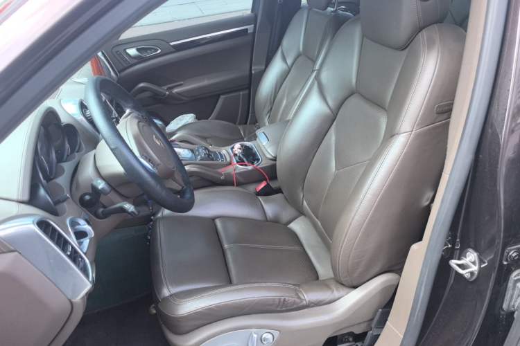 Used Porsche Cayenne 2014 Cayenne Platinum Edition 3.0T Left Front Seat