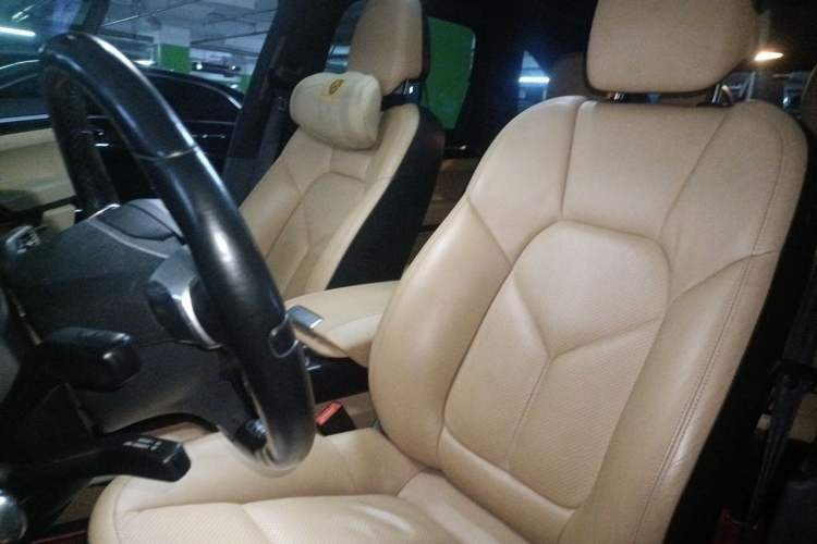 Used Porsche Cayenne 2014 Cayenne Platinum Edition 3.0T Left Front Seat