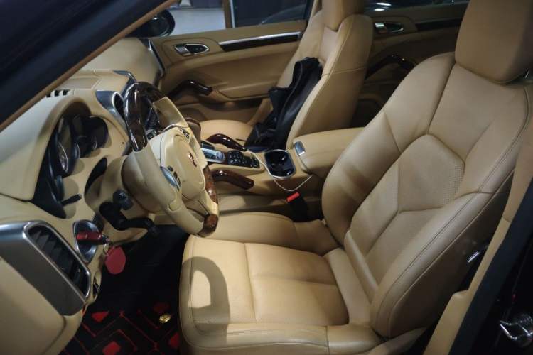 Used Porsche Cayenne 2014 Cayenne Platinum Edition 3.0T Left Front Seat