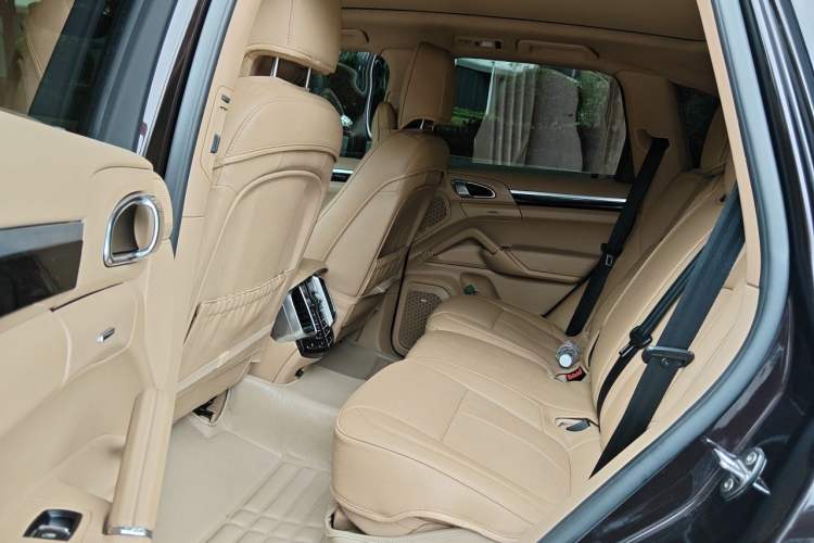 Used Porsche Cayenne 2014 Cayenne Platinum Edition 3.0T Left Rear Seat